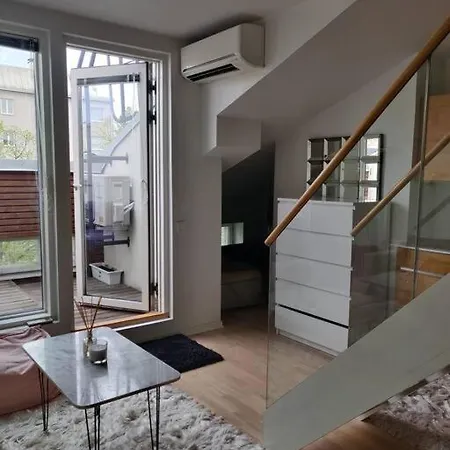 מלון Cozy Penthouse Loft *