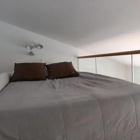 Cozy Penthouse Loft מלון