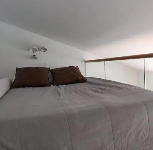 Cozy Penthouse Loft Hotel